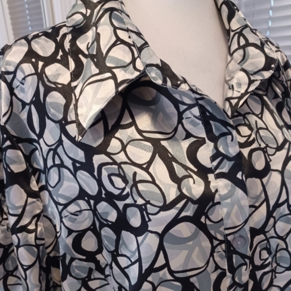 4/$80 Silver & Black Fitted Blouse - Size 20 (Fitted) - Picture 2 of 9